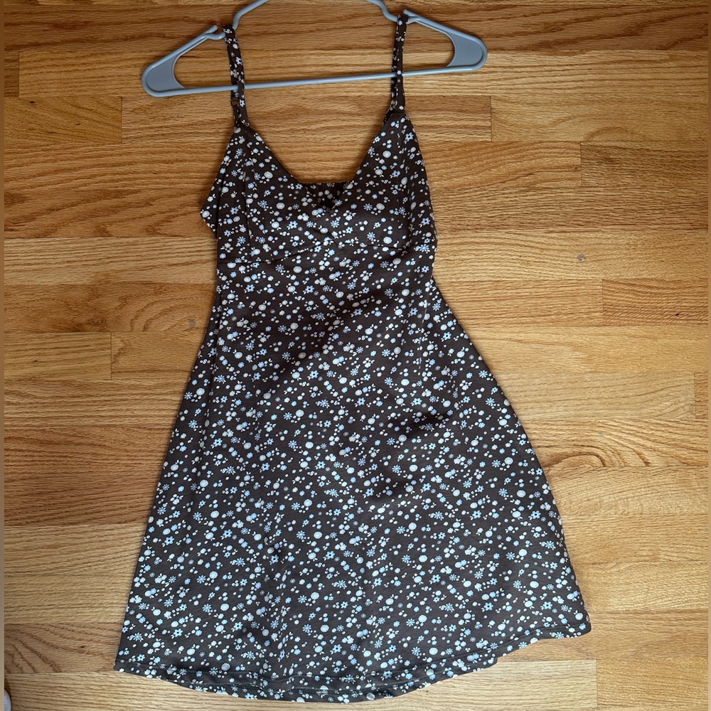 This is a summer Hollister dress. It is a size small had never been worn!